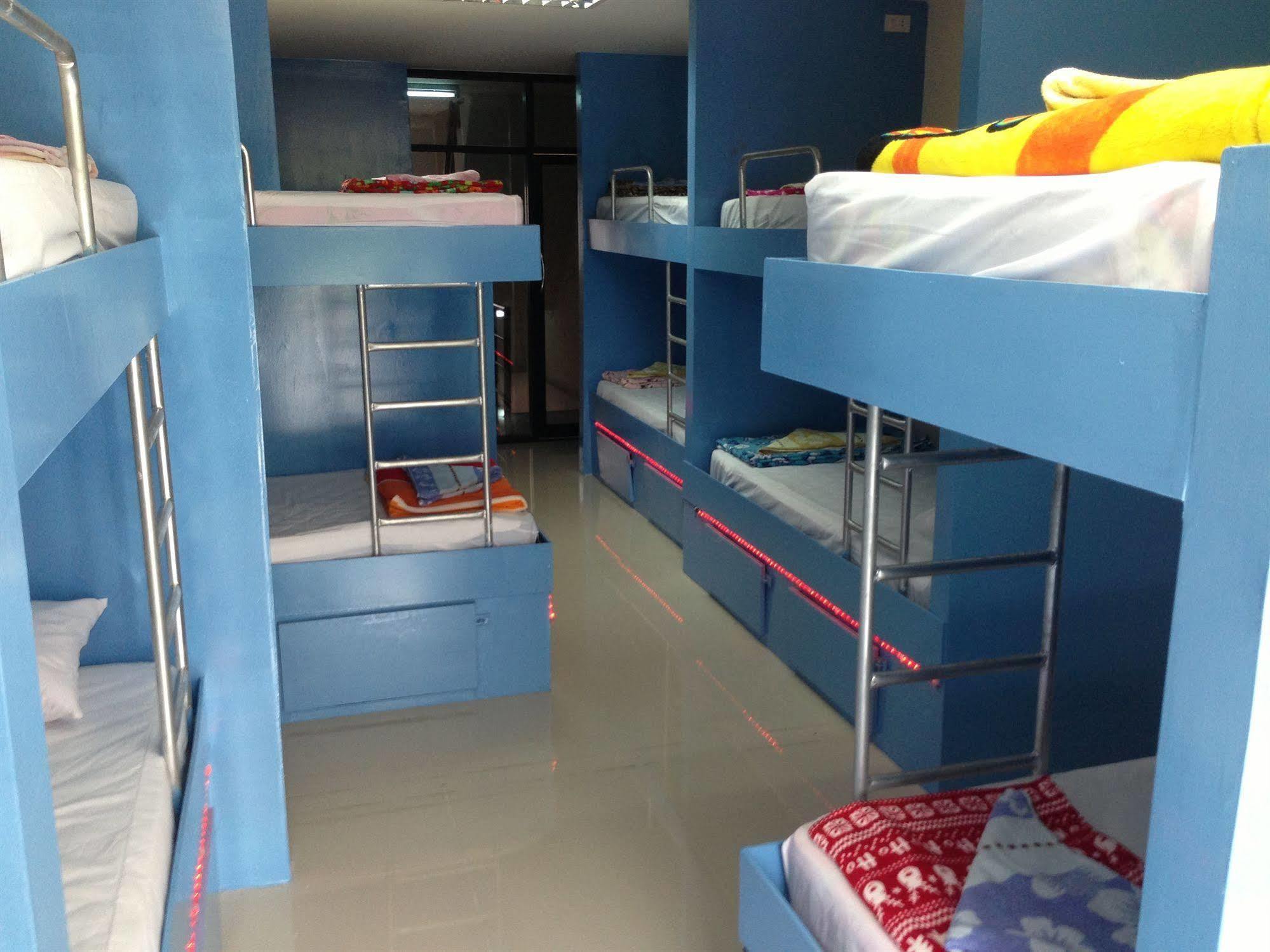 Asia Backpackers Патая Екстериор снимка